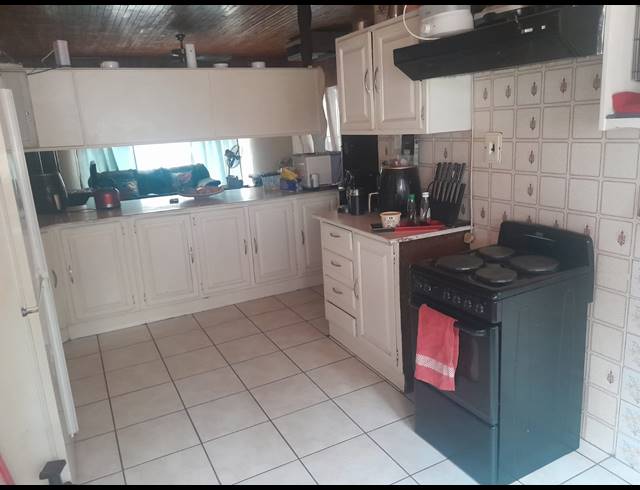 4 BEDROOM HOUSE FOR SALE IN PROTEA PARK